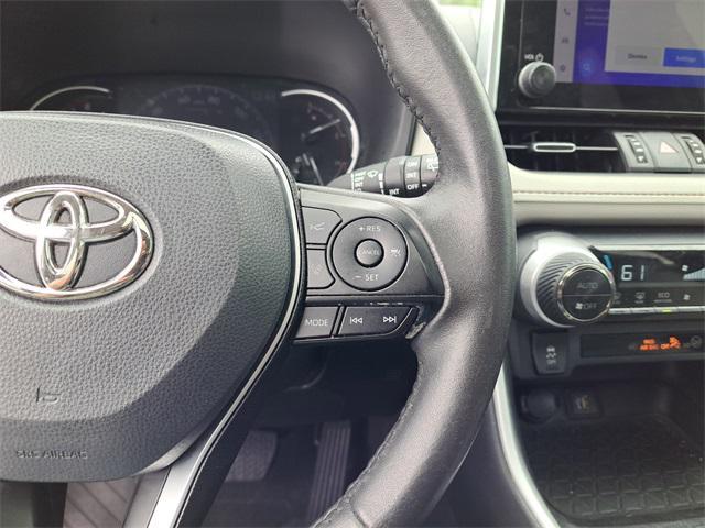 Photo of 2023 White Toyota RAV4