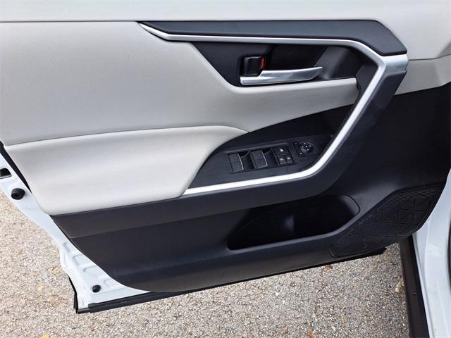 Photo of 2023 White Toyota RAV4