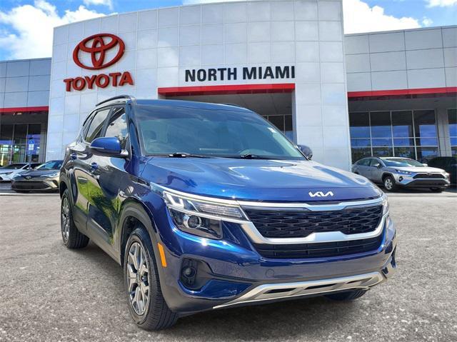 Photo of 2022 Dark Ocean Blue Kia Seltos