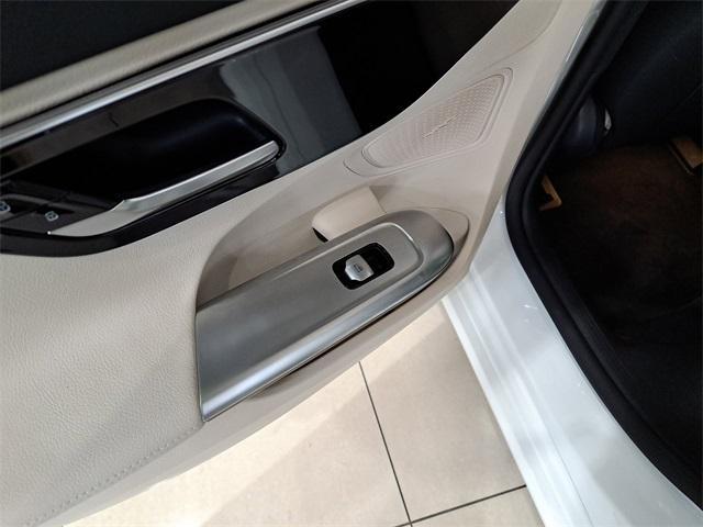 Photo of 2022 Polar White Mercedes-Benz C-Class