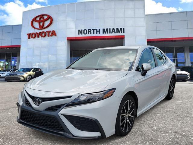 Photo of 2023 Ice Cap Toyota Camry
