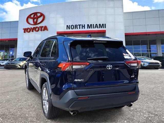 Photo of 2021 Blue Toyota RAV4