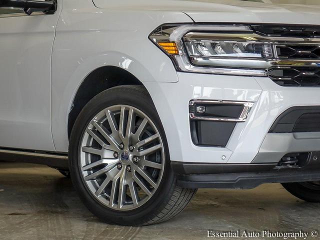 Photo of 2023 OXFORD WHITE Ford Expedition