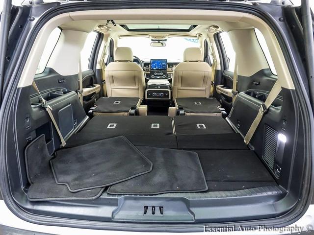 Photo of 2023 OXFORD WHITE Ford Expedition