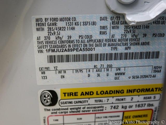 Photo of 2023 OXFORD WHITE Ford Expedition