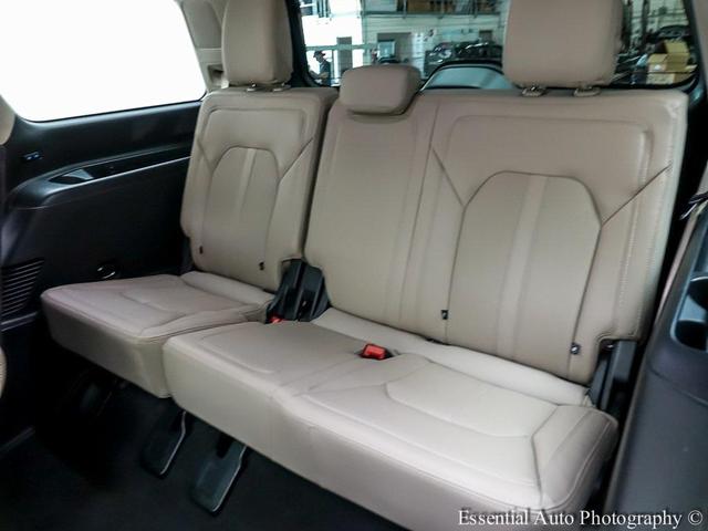 Photo of 2023 OXFORD WHITE Ford Expedition