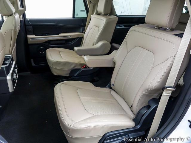 Photo of 2023 OXFORD WHITE Ford Expedition