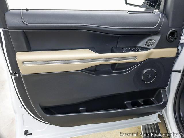 Photo of 2023 OXFORD WHITE Ford Expedition