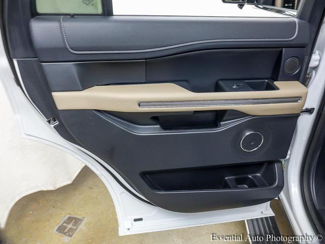 Photo of 2023 OXFORD WHITE Ford Expedition