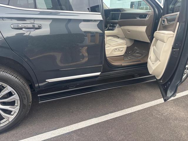 Photo of 2021 Hunter Metallic GMC Yukon