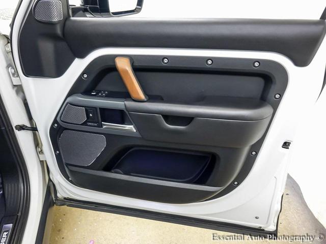 Photo of 2021 White Land Rover Defender
