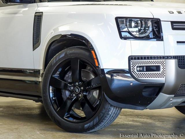 Photo of 2021 White Land Rover Defender