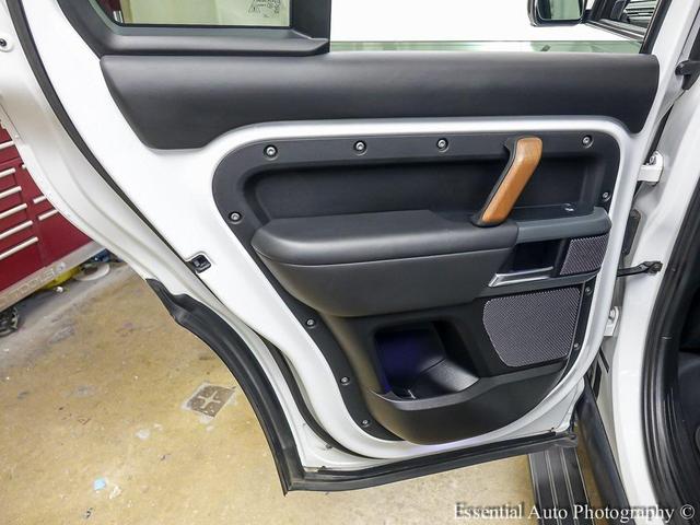 Photo of 2021 White Land Rover Defender