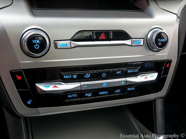 Photo of 2021 STAR WHITE MET TRI-COAT Ford Explorer