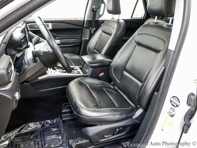 Photo of 2021 STAR WHITE MET TRI-COAT Ford Explorer