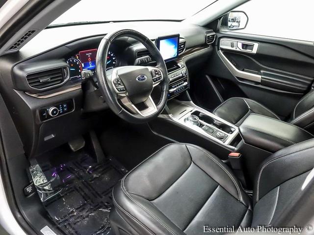 Photo of 2022 STAR WHITE MET TRI-COAT Ford Explorer