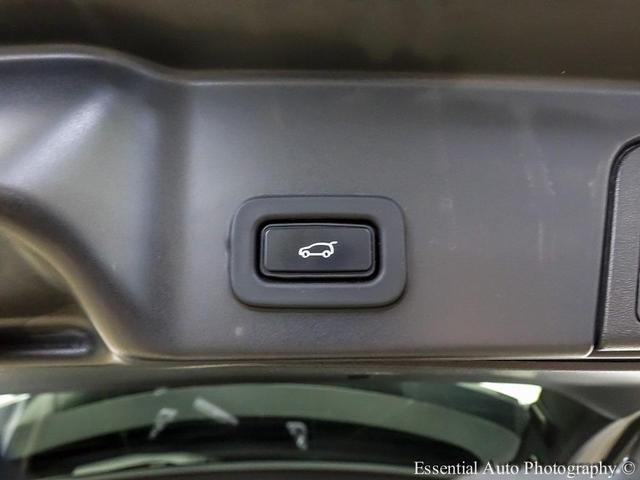 Photo of 2020 White Land Rover Range Rover Evoque