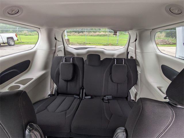 Photo of 2023 Brilliant Black Crystal Pearlcoat Chrysler Voyager