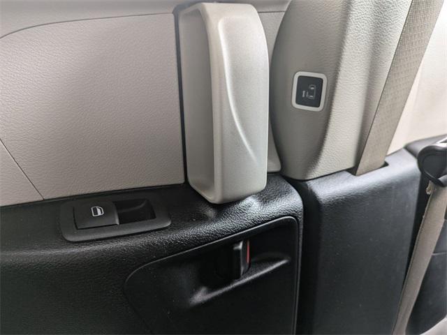 Photo of 2023 Brilliant Black Crystal Pearlcoat Chrysler Voyager