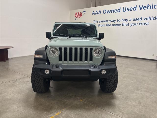 Photo of 2023 Earl Clearcoat Jeep Wrangler