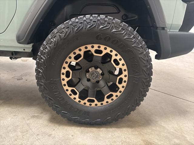 Photo of 2023 Earl Clearcoat Jeep Wrangler