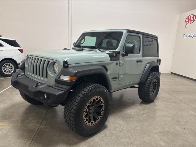Photo of 2023 Earl Clearcoat Jeep Wrangler