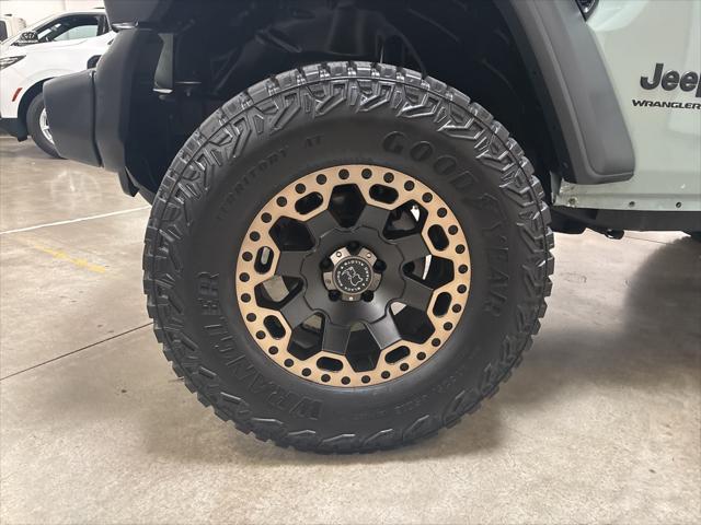 Photo of 2023 Earl Clearcoat Jeep Wrangler
