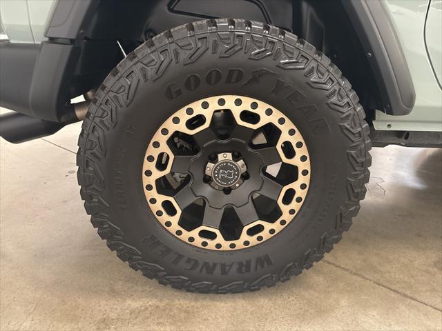 Photo of 2023 Earl Clearcoat Jeep Wrangler