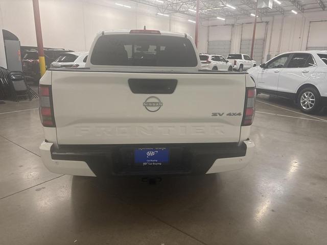 Photo of 2024 Glacier White Nissan Frontier