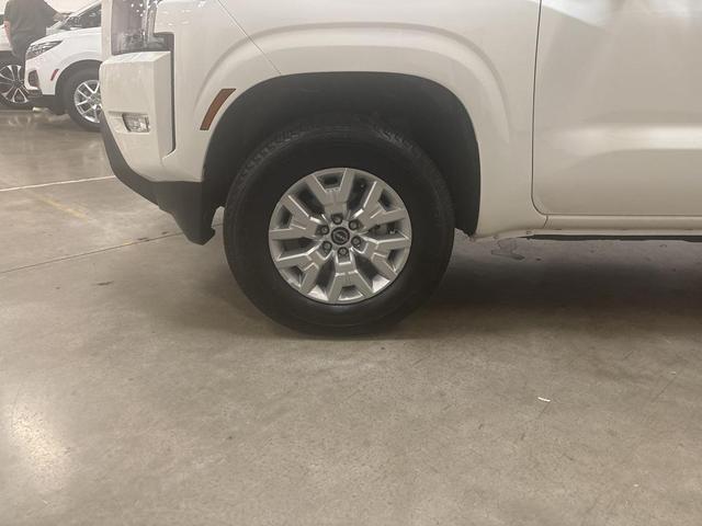 Photo of 2024 Glacier White Nissan Frontier