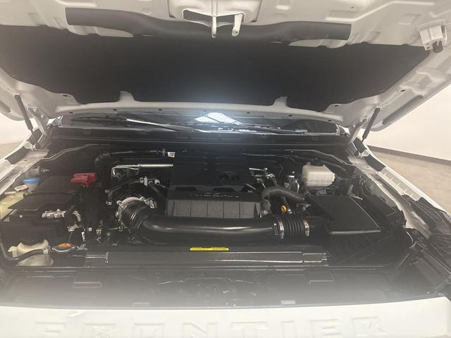 Photo of 2024 Glacier White Nissan Frontier