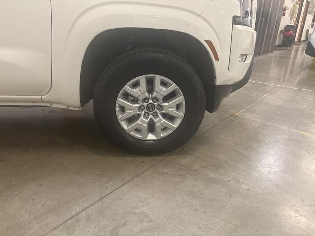Photo of 2024 Glacier White Nissan Frontier