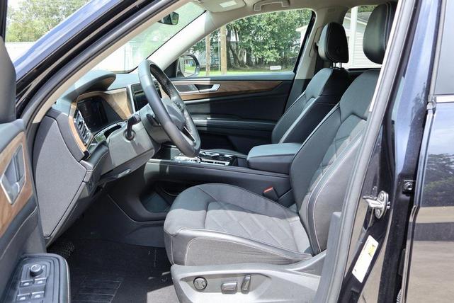 Photo of 2024 Deep Black Pearl Volkswagen Atlas
