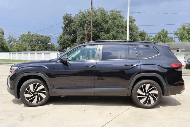 Photo of 2024 Deep Black Pearl Volkswagen Atlas