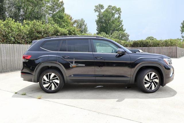 Photo of 2024 Deep Black Pearl Volkswagen Atlas