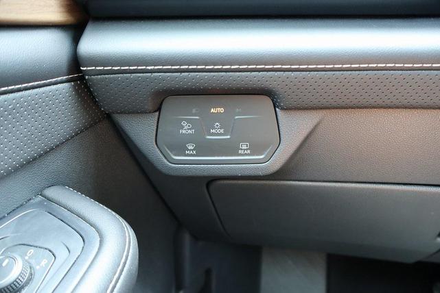 Photo of 2024 Deep Black Pearl Volkswagen Atlas