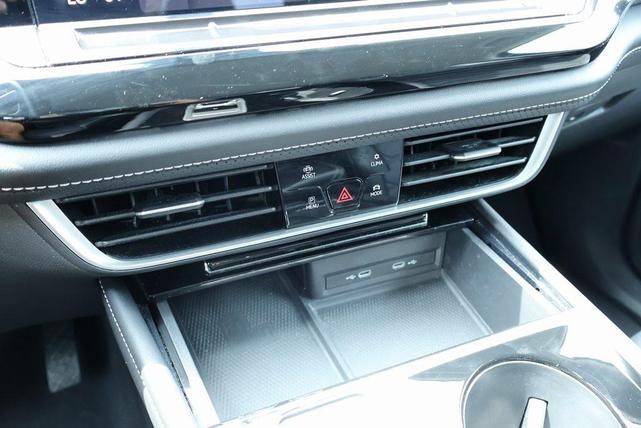 Photo of 2024 Deep Black Pearl Volkswagen Atlas