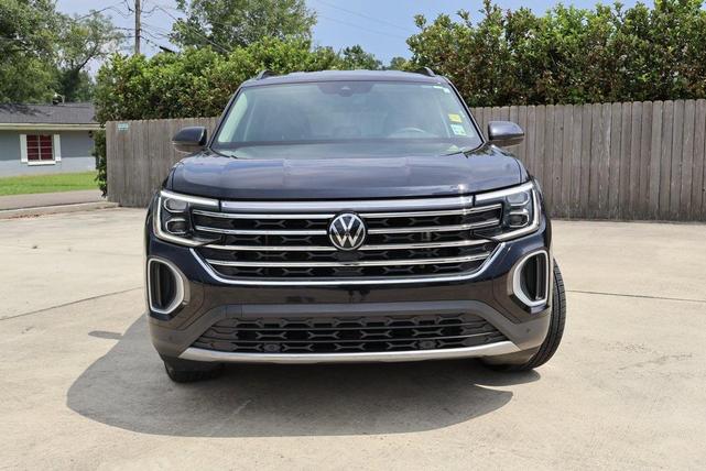 Photo of 2024 Deep Black Pearl Volkswagen Atlas