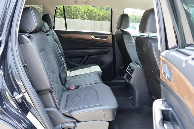 Photo of 2024 Deep Black Pearl Volkswagen Atlas
