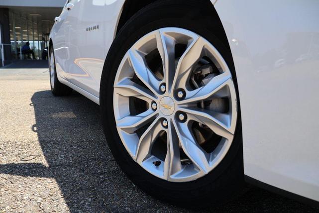 Photo of 2024 Summit White Chevrolet Malibu