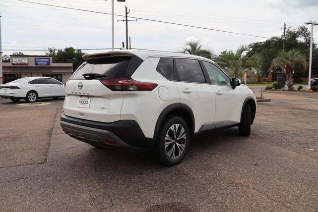 Photo of 2023 Pearl White Tricoat Nissan Rogue