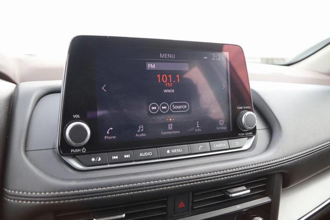 Photo of 2023 Pearl White Tricoat Nissan Rogue
