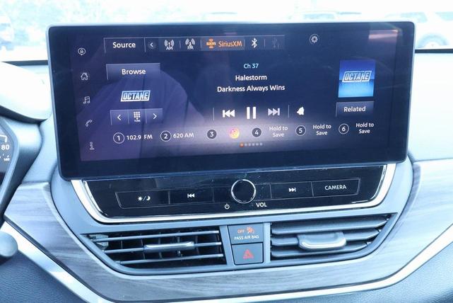 Photo of 2025 Pearl White Tricoat Nissan Altima