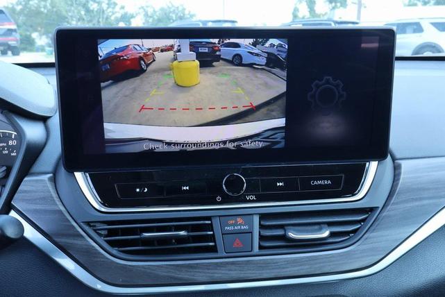Photo of 2025 Pearl White Tricoat Nissan Altima