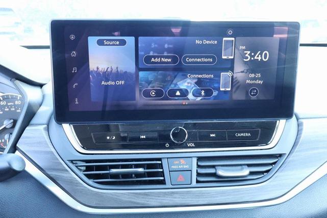 Photo of 2025 Pearl White Tricoat Nissan Altima