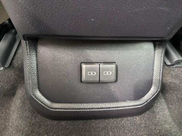 Photo of 2023 Midnight Black Metallic Toyota Highlander