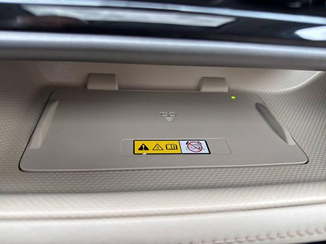 Photo of 2023 Midnight Black Metallic Toyota Highlander