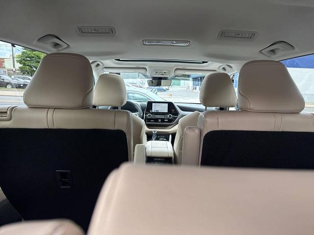 Photo of 2023 Midnight Black Metallic Toyota Highlander