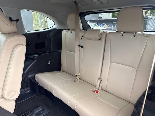 Photo of 2023 Midnight Black Metallic Toyota Highlander