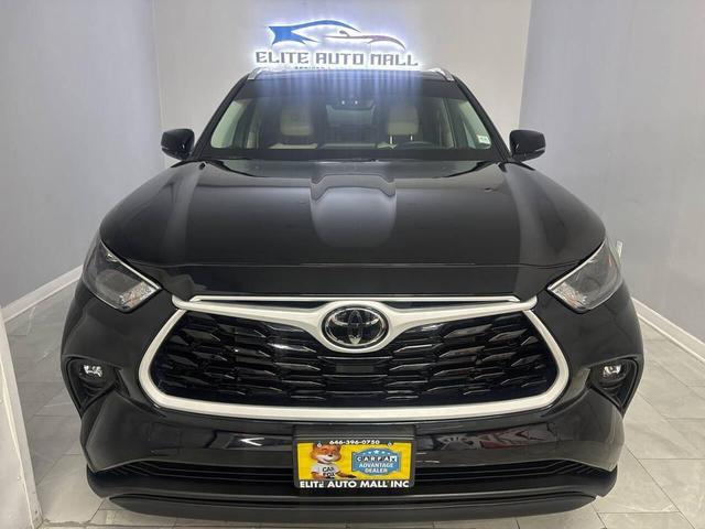 Photo of 2023 Midnight Black Metallic Toyota Highlander
